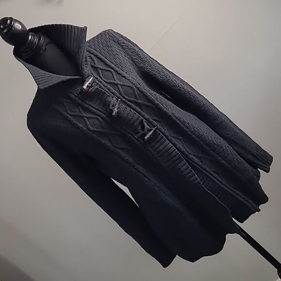 Croft&Barrow sz M gray sweater with faux whalebone button closure - Picture 1 of 8